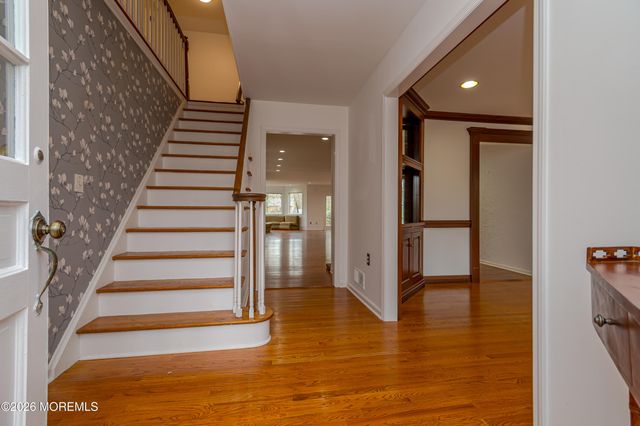 25 Dellwood Court, Middletown, NJ 07748