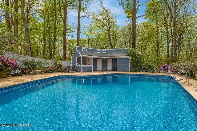 25 Dellwood Court, Middletown, NJ 07748