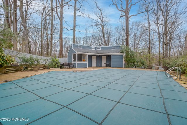 25 Dellwood Court, Middletown, NJ 07748