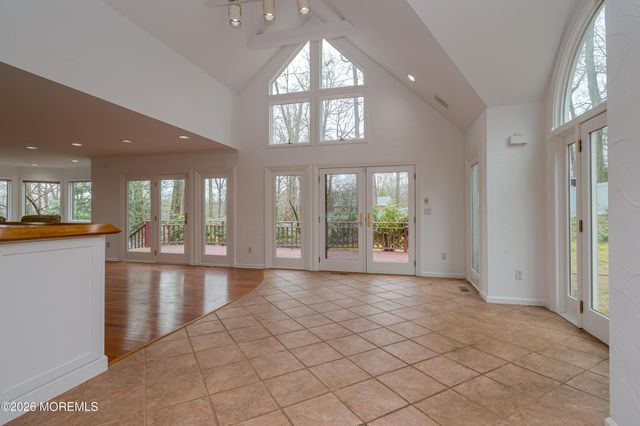 25 Dellwood Court, Middletown, NJ 07748