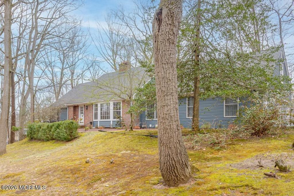 25 Dellwood Court, Middletown, NJ 07748