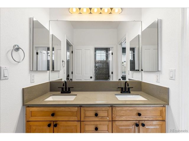 10069 Longview Dr, Lone Tree, CO 80124