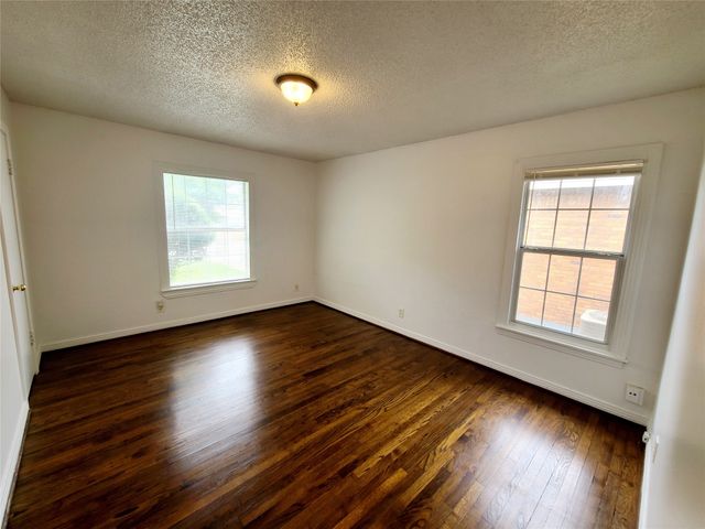 2414 Wilton Avenue, Dallas, TX 75211