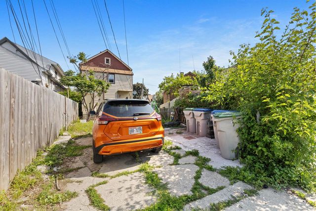 1707 W Burnham STREET, Milwaukee, WI 53204