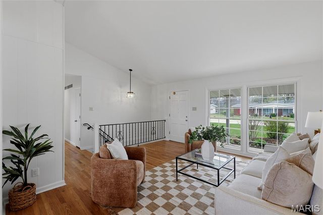 182 Meadowlark Drive, St Louis, MO 63146