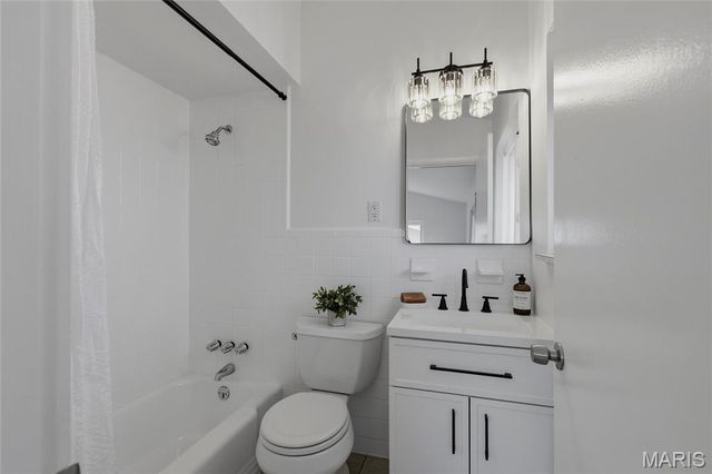 182 Meadowlark Drive, St Louis, MO 63146