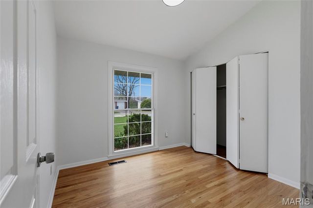 182 Meadowlark Drive, St Louis, MO 63146