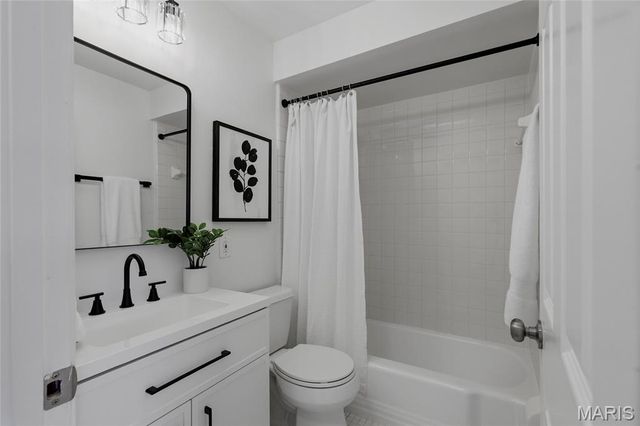 182 Meadowlark Drive, St Louis, MO 63146