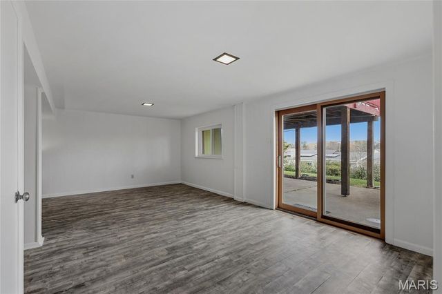 182 Meadowlark Drive, St Louis, MO 63146