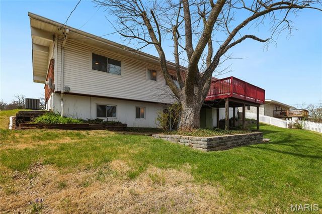 182 Meadowlark Drive, St Louis, MO 63146