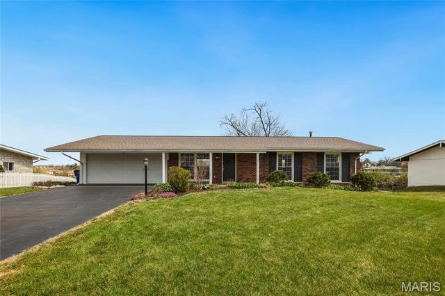 182 Meadowlark Drive, St Louis, MO 63146