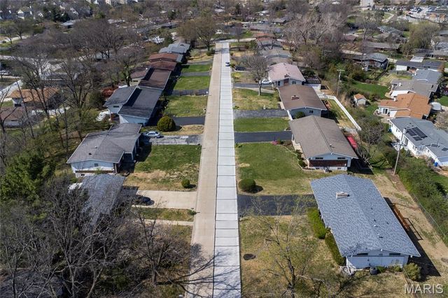 182 Meadowlark Drive, St Louis, MO 63146