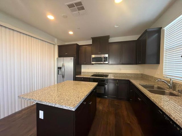 206 Paseo Gusto 215, Palm Desert, CA 92211