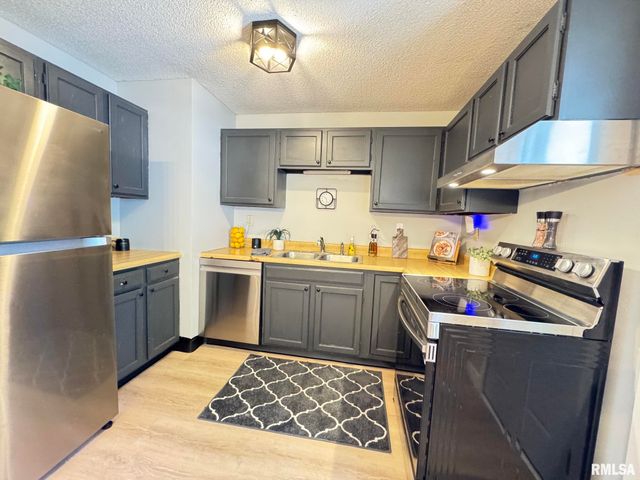 4441 W CASTLETON Road, Peoria, IL 61615