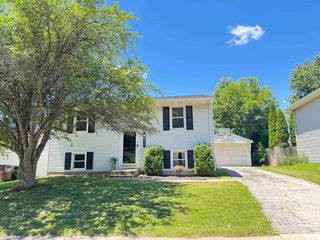 4441 W CASTLETON Road, Peoria, IL 61615