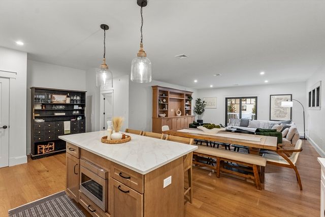 134 Court St 12, Plymouth, MA 02360