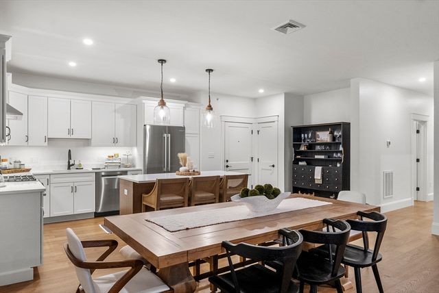 134 Court St 12, Plymouth, MA 02360