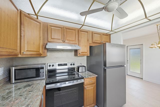 452 Brittany J, Delray Beach, FL 33446