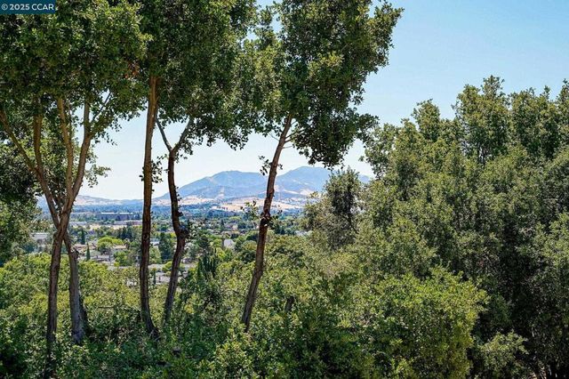 2132 Rock Pass Pl, Martinez, CA 94553