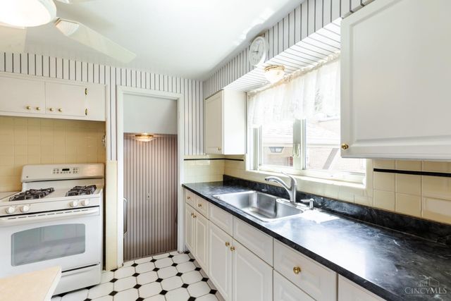 7808 Colton Lane, Deer Park, OH 45236