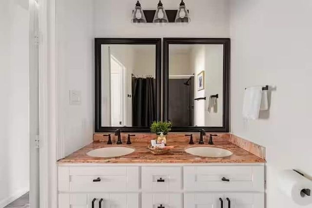 2114 W Humble Avenue, Baytown, TX 77520