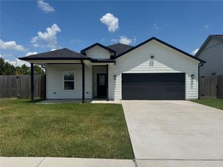 2114 W Humble Avenue, Baytown, TX 77520