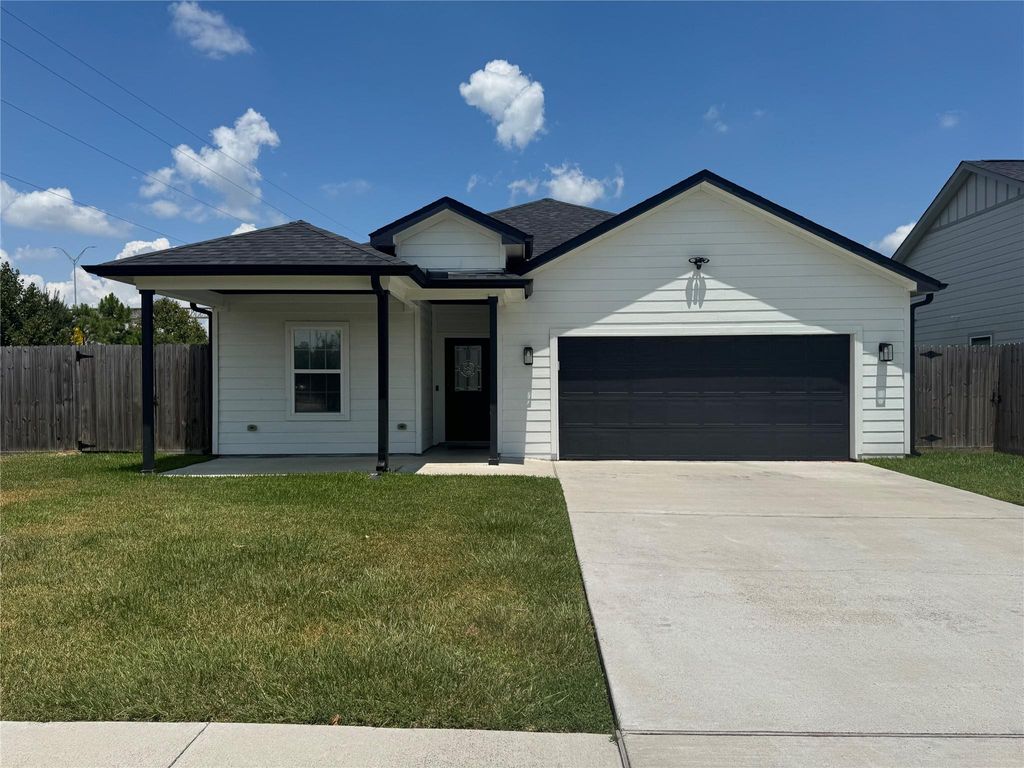 2114 W Humble Avenue, Baytown, TX 77520