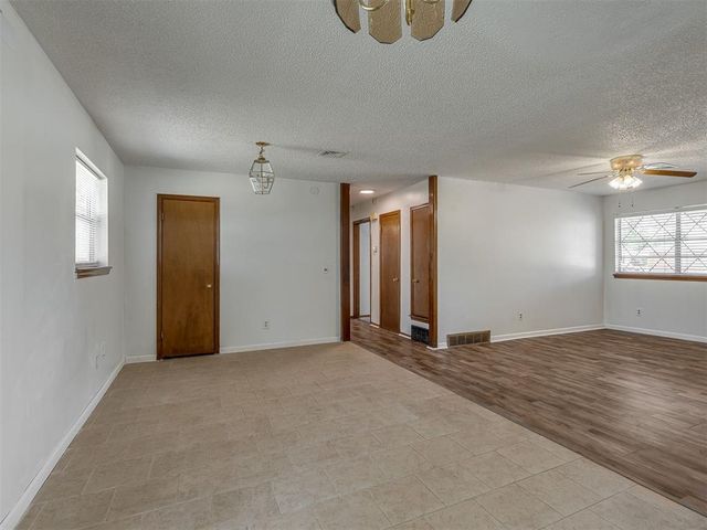 8012 S Villa Avenue, Oklahoma City, OK 73159