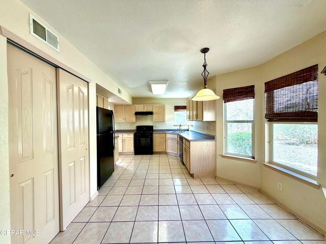 1013 VIA DE LA PAZ Drive, El Paso, TX 79912