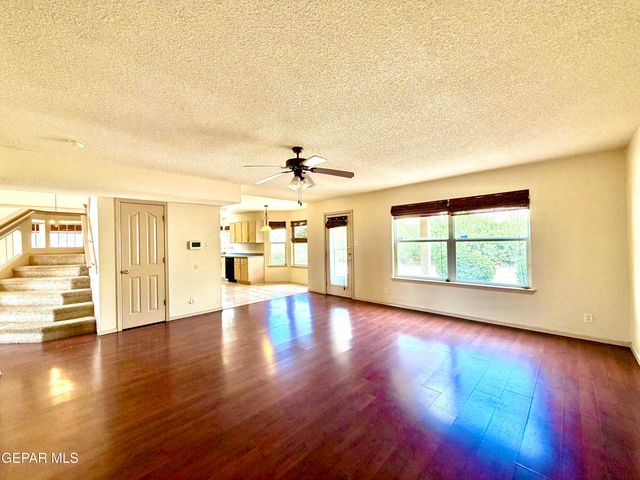 1013 VIA DE LA PAZ Drive, El Paso, TX 79912