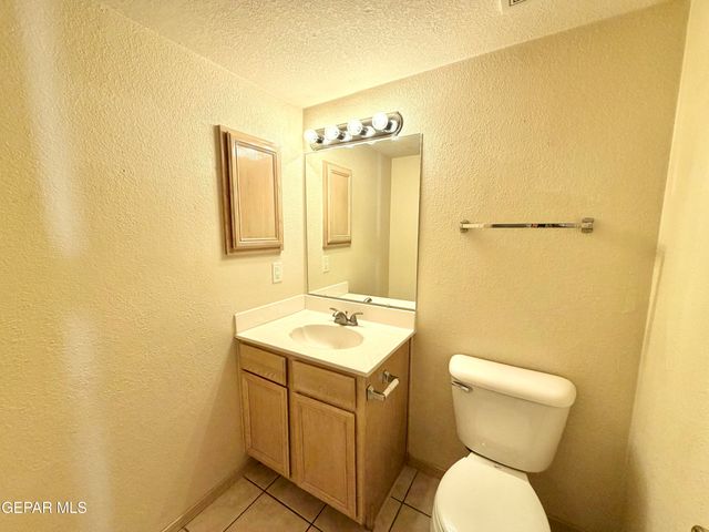 1013 VIA DE LA PAZ Drive, El Paso, TX 79912