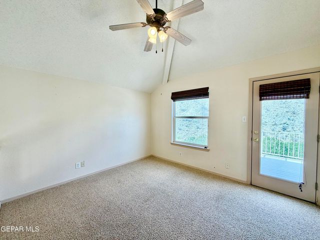 1013 VIA DE LA PAZ Drive, El Paso, TX 79912