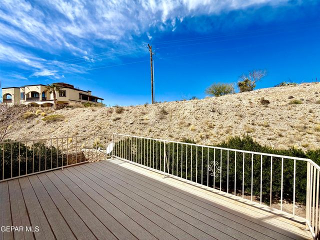 1013 VIA DE LA PAZ Drive, El Paso, TX 79912