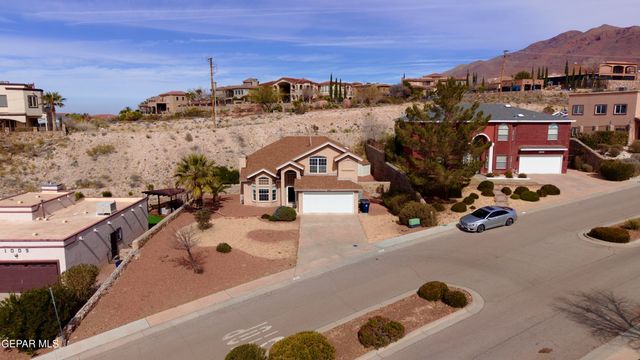 1013 VIA DE LA PAZ Drive, El Paso, TX 79912