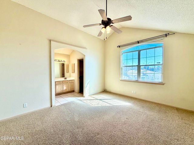 1013 VIA DE LA PAZ Drive, El Paso, TX 79912