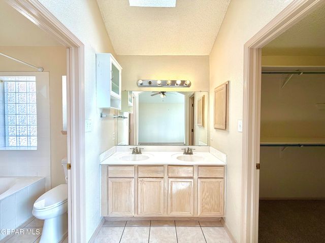 1013 VIA DE LA PAZ Drive, El Paso, TX 79912