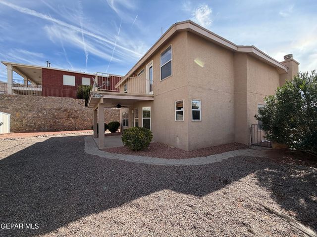 1013 VIA DE LA PAZ Drive, El Paso, TX 79912