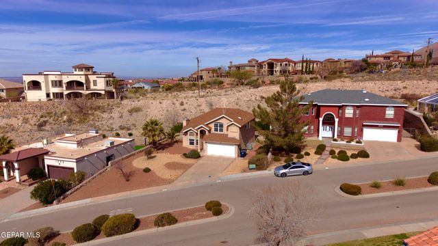 1013 VIA DE LA PAZ Drive, El Paso, TX 79912