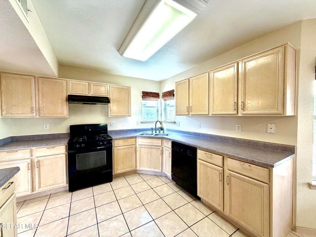 1013 VIA DE LA PAZ Drive, El Paso, TX 79912