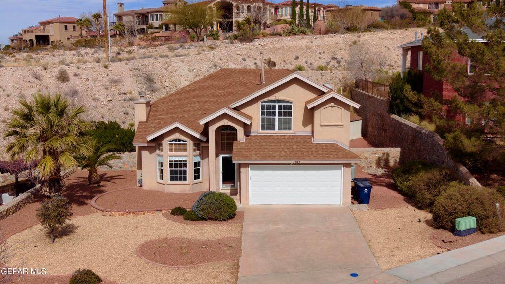 1013 VIA DE LA PAZ Drive, El Paso, TX 79912