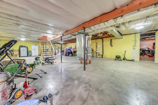 60516 KRATZER ROAD, California, MO 65018