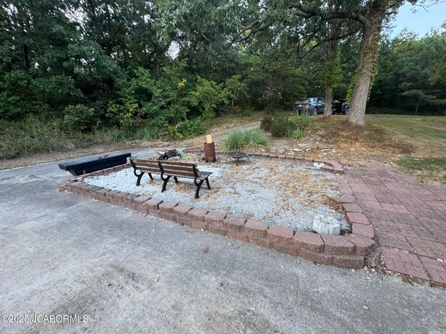 60516 KRATZER ROAD, California, MO 65018