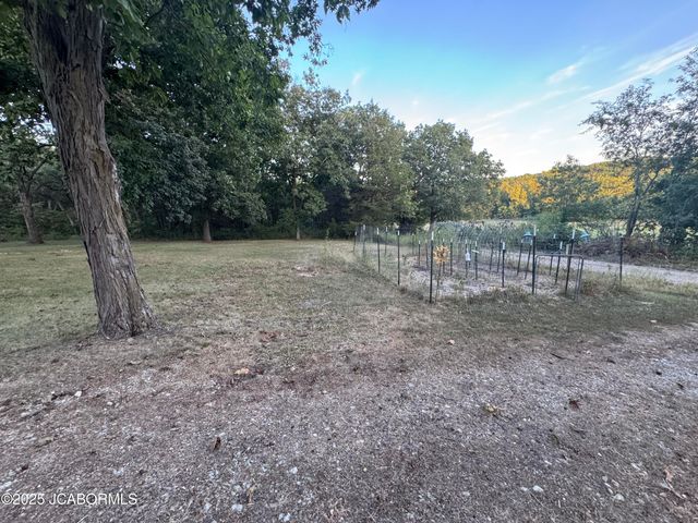 60516 KRATZER ROAD, California, MO 65018