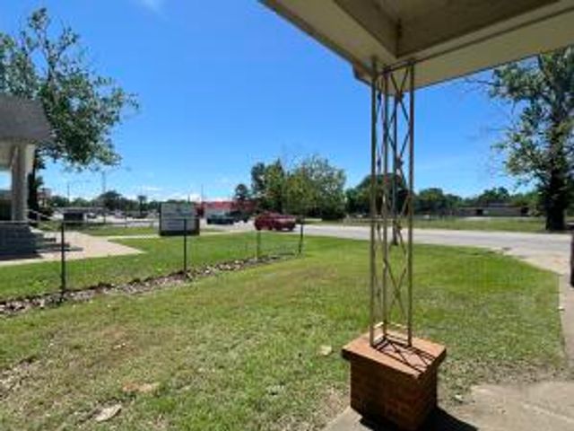 1306 W Main Street, Russellville, AR 72801