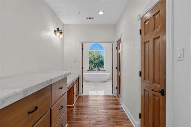 23600 Pedernales Canyon TRL, Spicewood, TX 78669