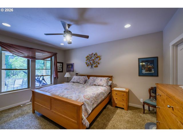 48482 E MEADOW Way, Oakridge, OR 97463