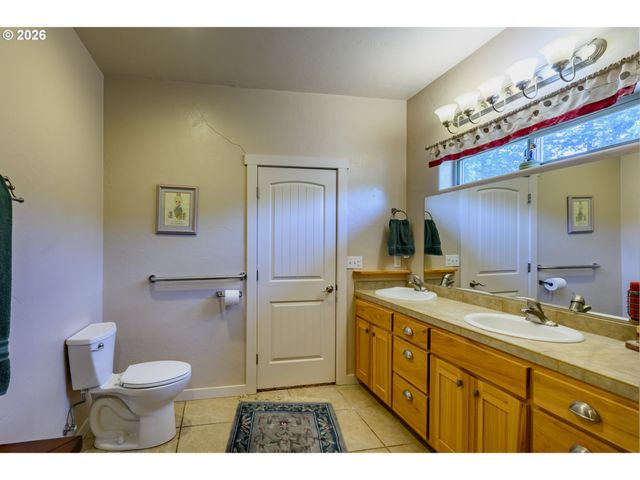 48482 E MEADOW Way, Oakridge, OR 97463