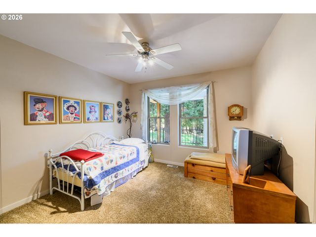 48482 E MEADOW Way, Oakridge, OR 97463