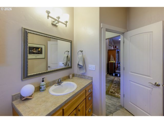 48482 E MEADOW Way, Oakridge, OR 97463