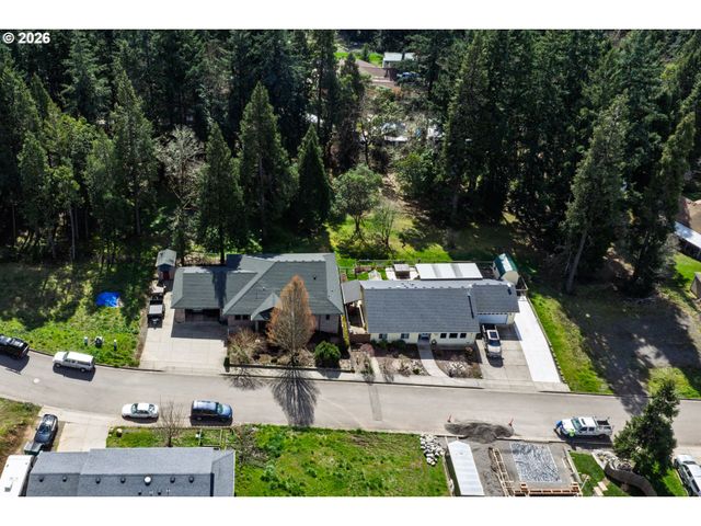 48482 E MEADOW Way, Oakridge, OR 97463